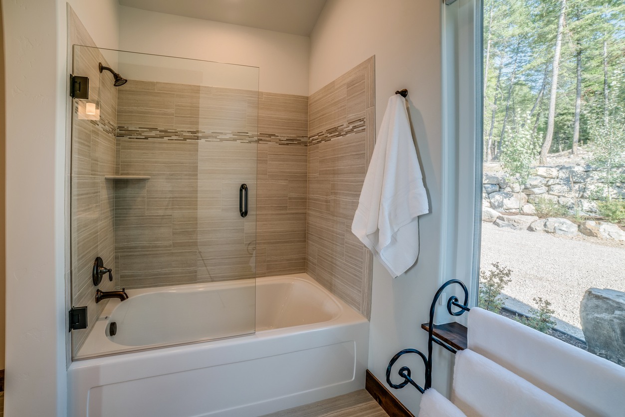 Shower & Tub Installation in Lakewood Park